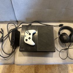 Xbox One 500GB with Controller and Headset