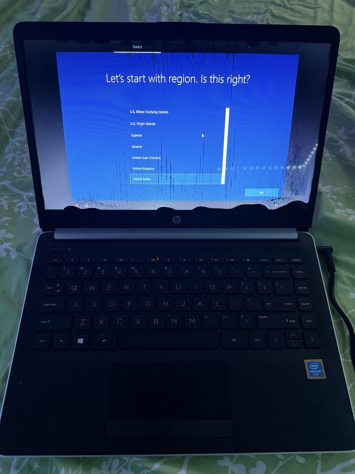 HP Laptop (Screen damage) + Charger