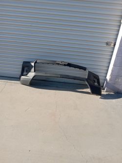 23 to 26 front bumper  chevrolet colorado (oem)
