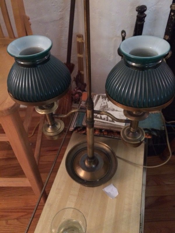 Antique Brass light, regular bulbs, traditional lamp ( very heavy)