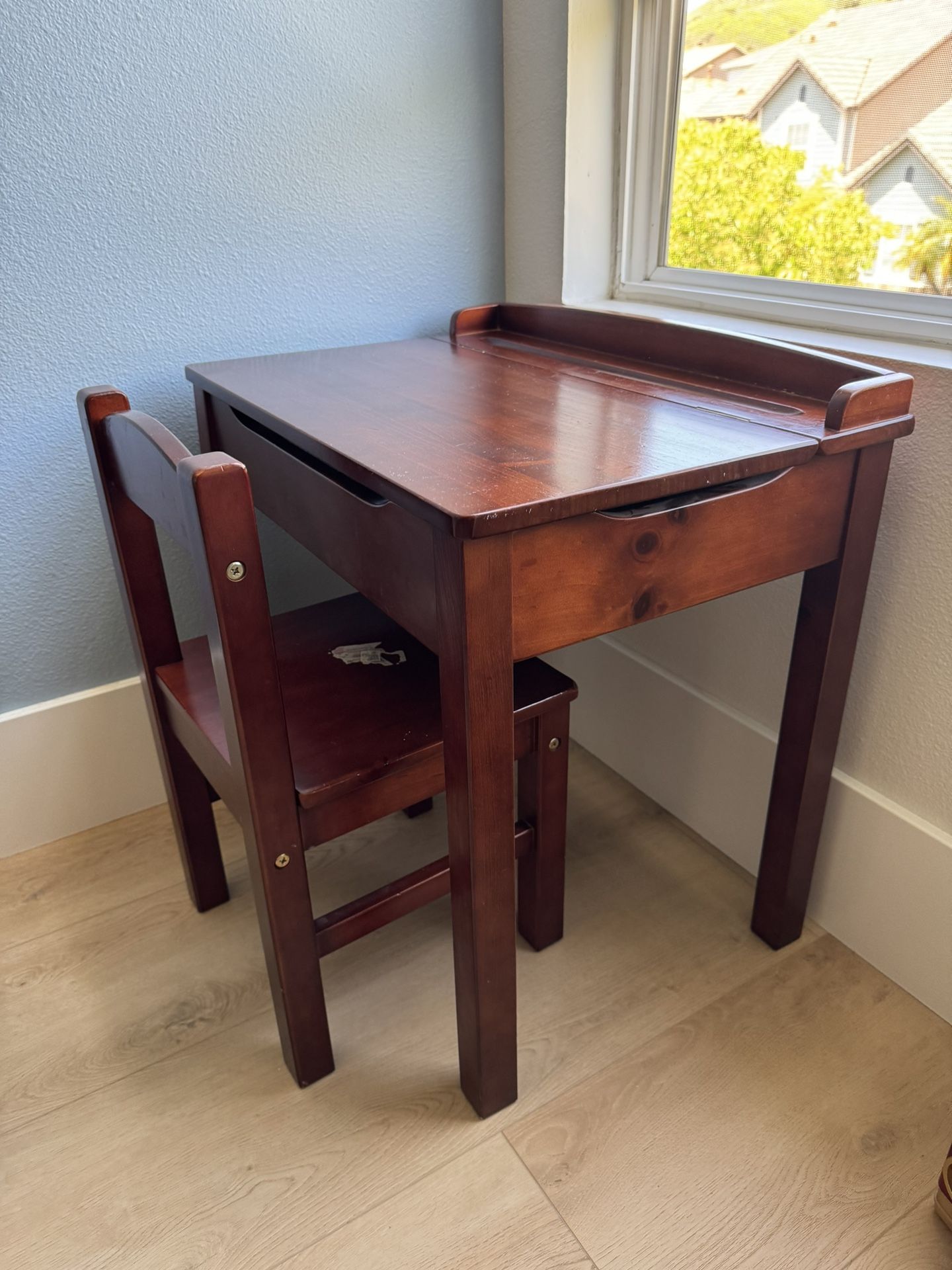 Melissa & Doug Wooden Lift Top Desk & Chair Brown