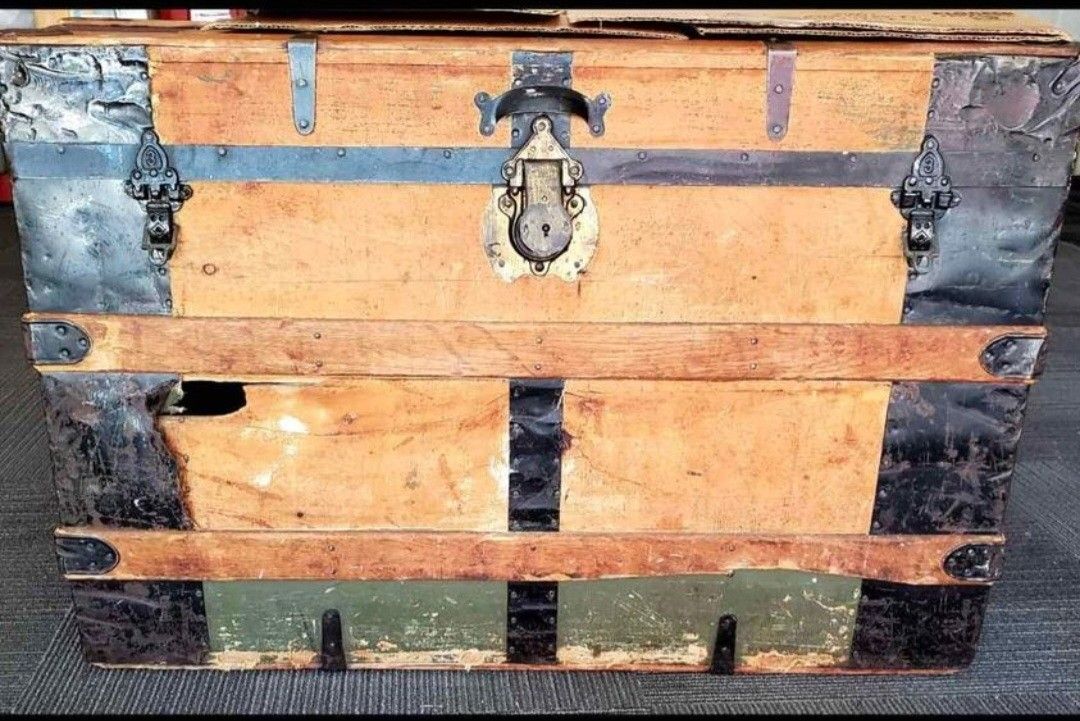 Antique Late 1800's Eagle Lock Co Steamer Trunk