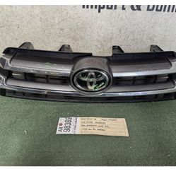 2017 - 2018 - 2019 TOYOTA HIGHLANDER FRONT UPPER CENTER GRILLE OEM AX98369