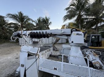 60100A9 DIGGER AUGER BOOM GRANE ALTEC DL45BR 2018 UTILITY EQUIPMENT, SOLD AS-IS AFTER ACCIDENT. 