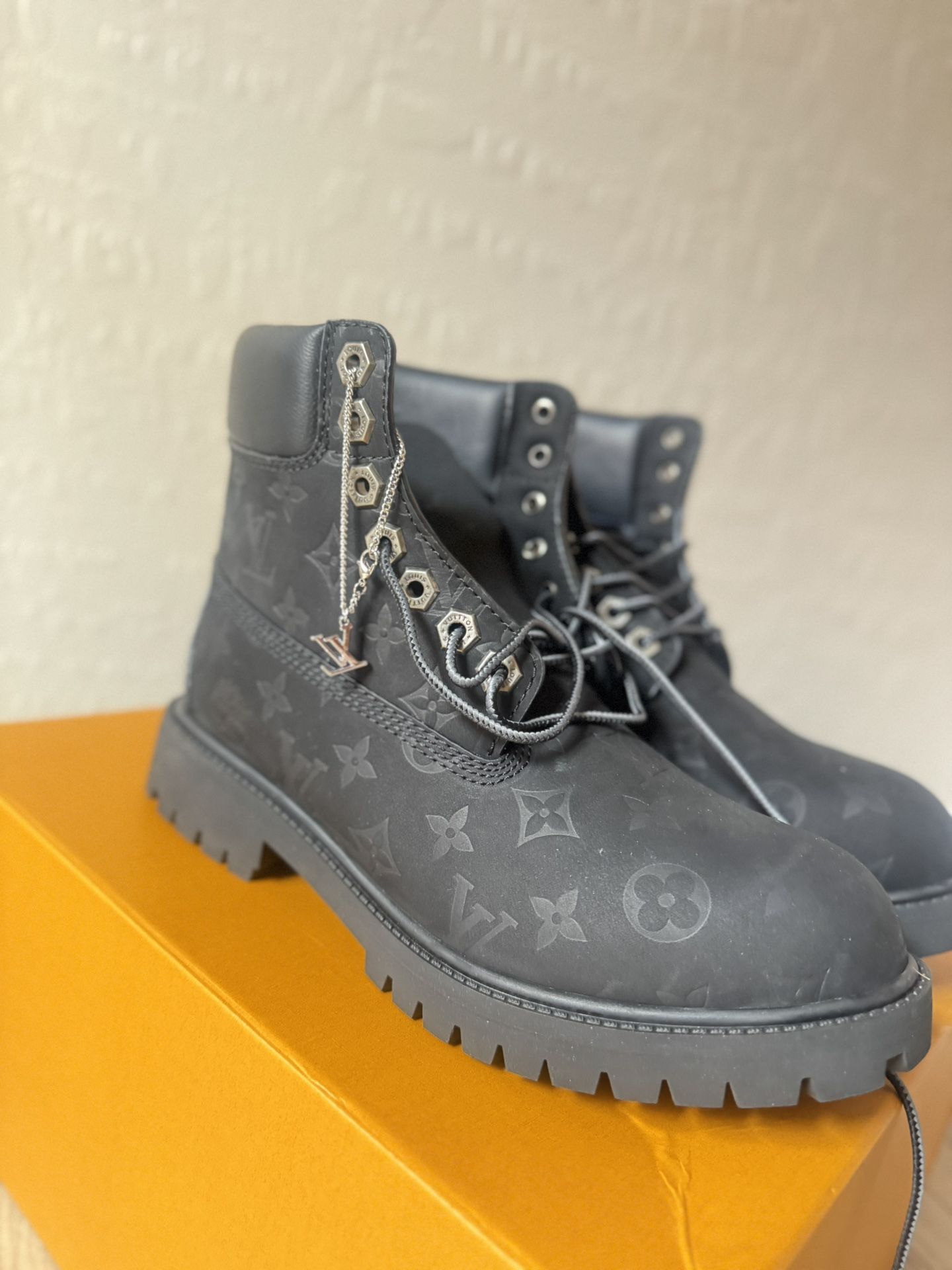Louis Vuitton (LV) Timberland Boots 6 Inch Winter Sz 8 Men’s US