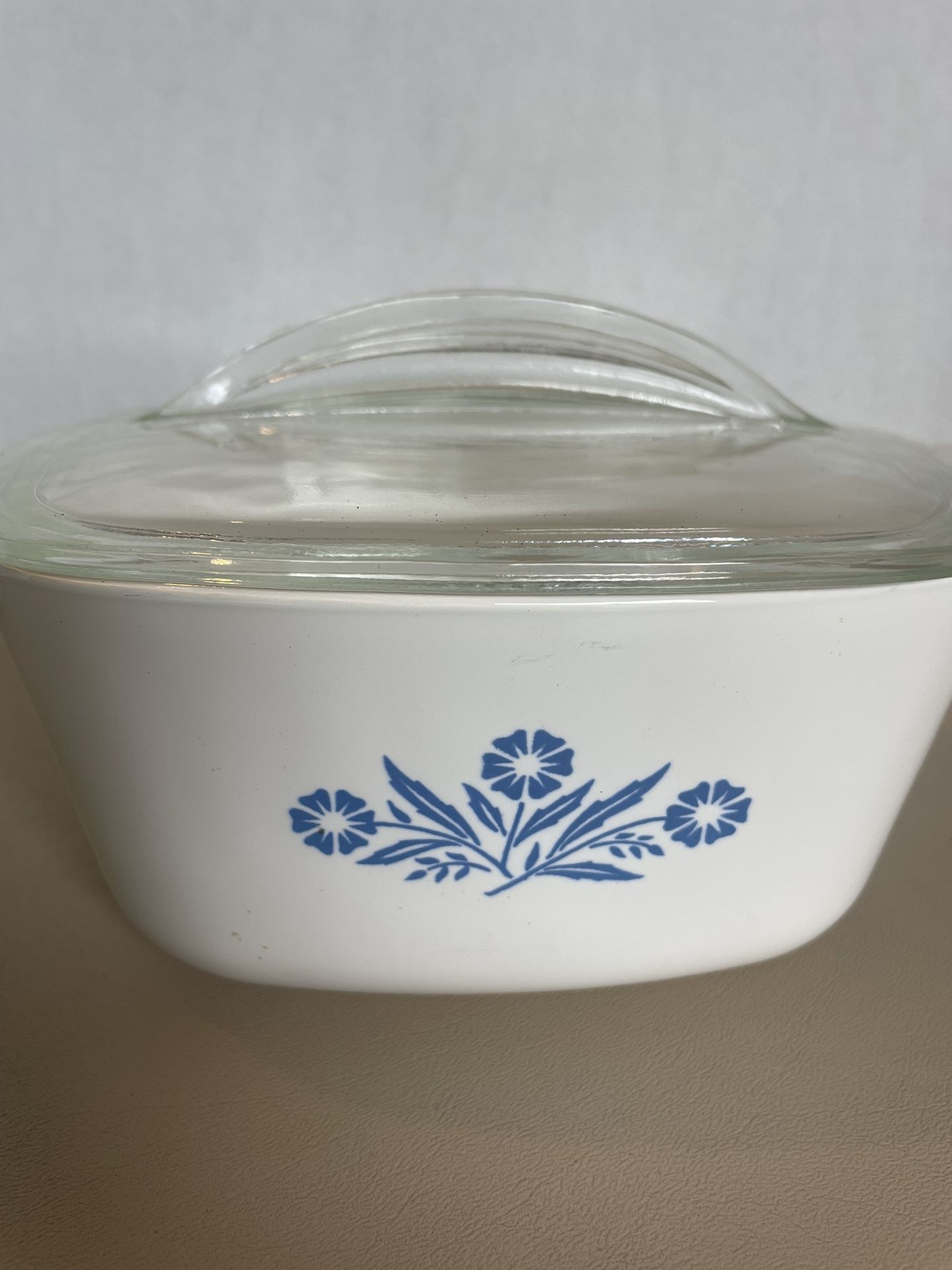 Vintage Pyrex Dishes.
