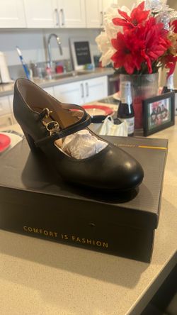 Mary Jane pumps