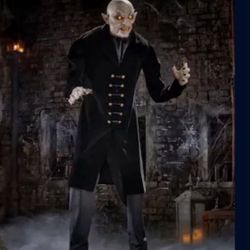 7 ft Animated Victorian Vampire