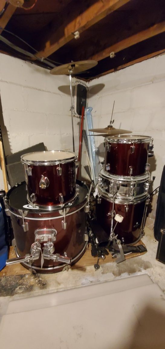 Percussion Plus drum set