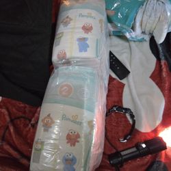 Huggies Size 2 { 4 Pack Of 64}