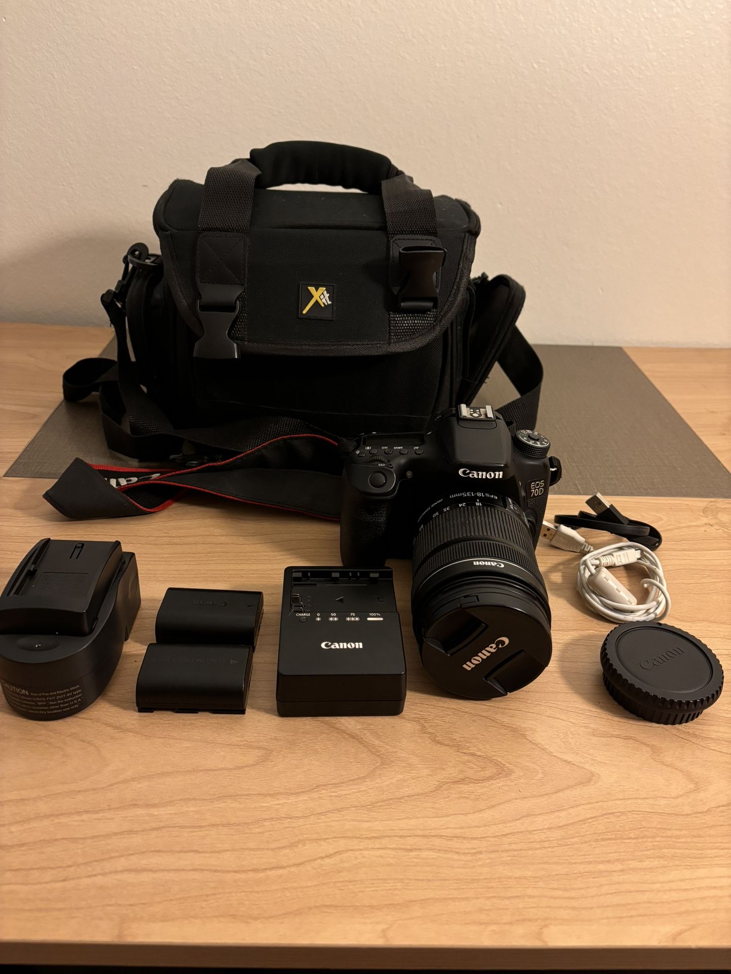 Canon EOS 70d W/ 18-135 Lens 2 Batteries And carry case