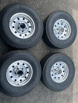 Alcoa 5 lug Ford truck wheels and tires. Includes center caps and lugs