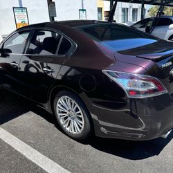 Nissan Maxima 