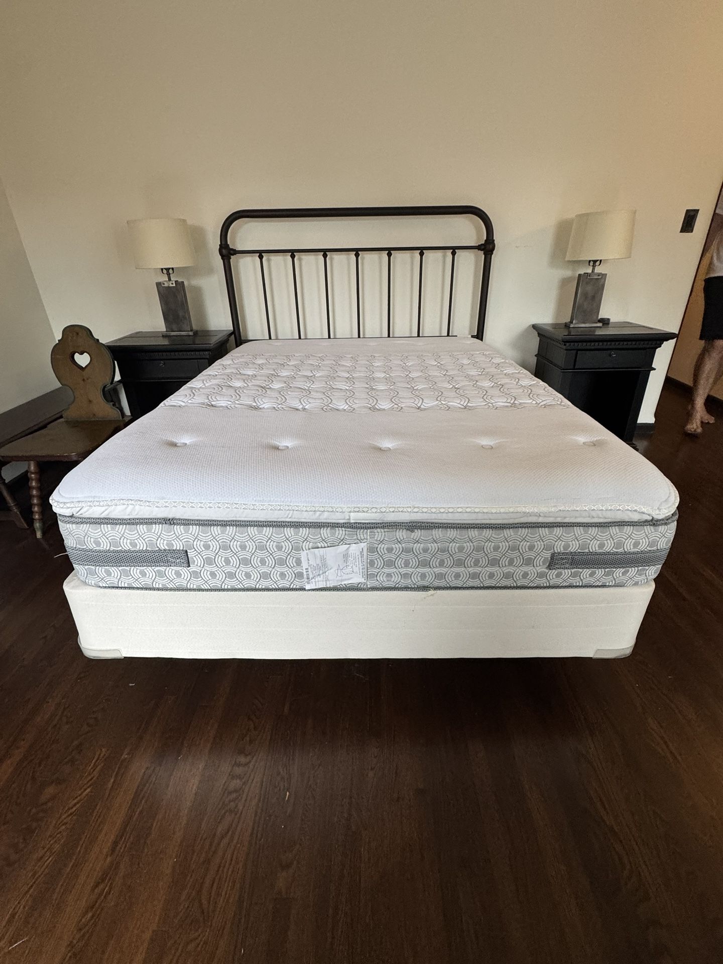 Sealy Queen Bed , Frame And Boxspring