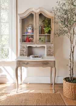 Antique Thomasville Hutch