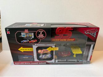 Disney Pixar Cars 3 Rust-Eze Quick Change Garage playset.