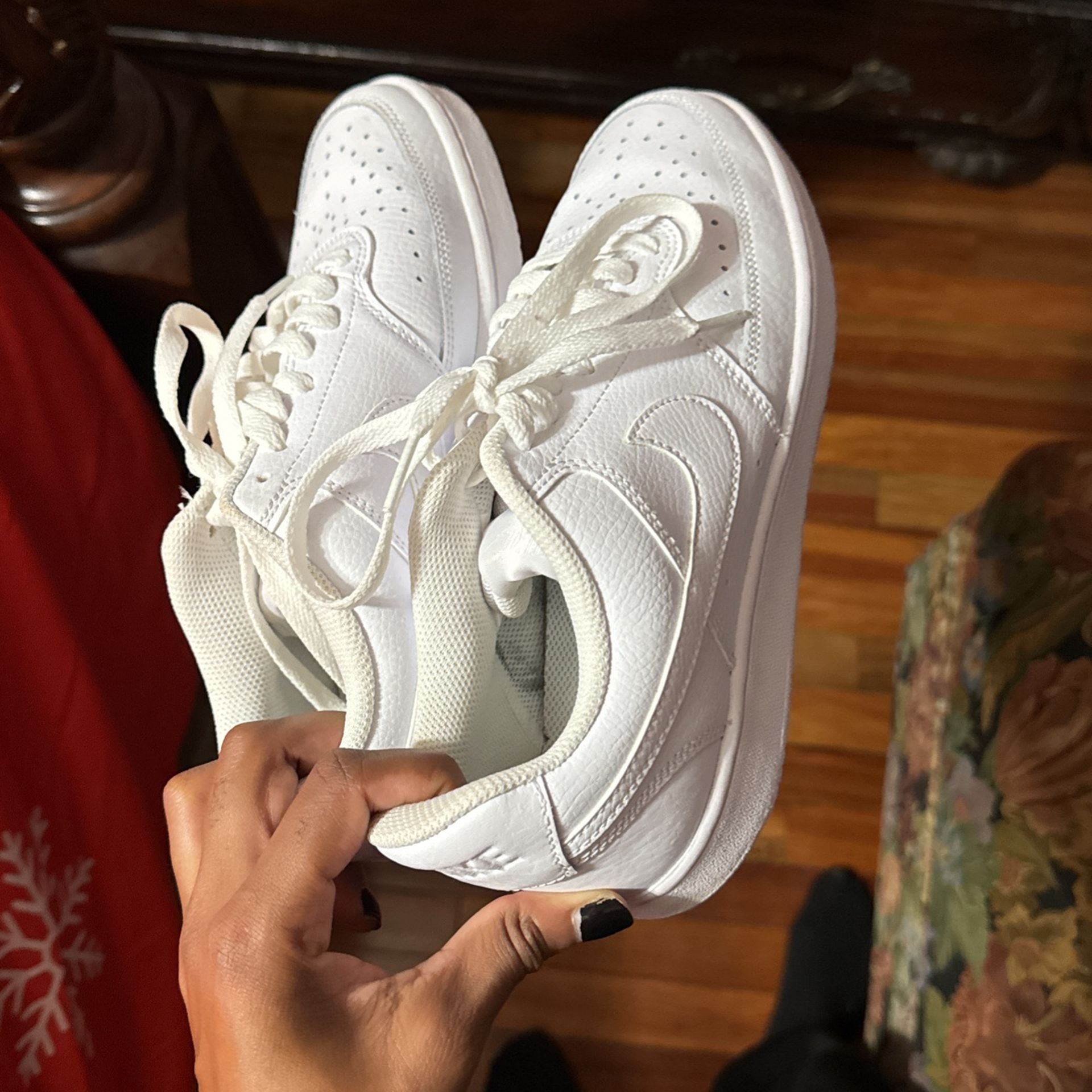 Size 8 Womans Nike