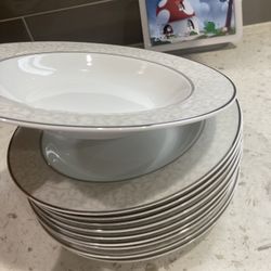 Mikasa Parchment Shallow Salad Or soup Bowls