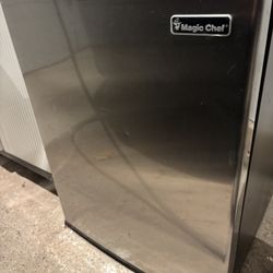 Used Magic Chef Mini Fridge (Stainless Look)