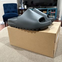 ADIDAS YEEZI SLIDE ONYX BLACK , NEW