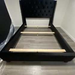 Queen Size Bed ( Mattress Set Included)