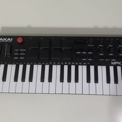 Akai Professional MPK Mini Plus 