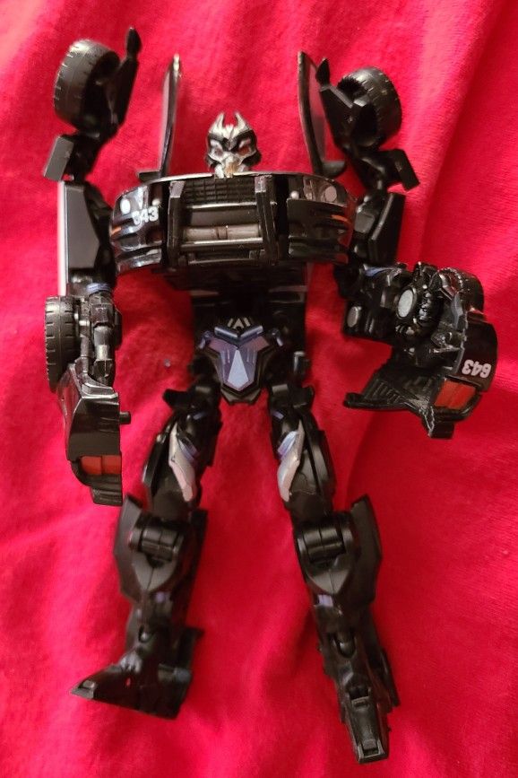 Transformer Deluxe Barricade Action Figure