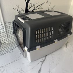 Crate / Kennel for air travel - medium to large dogs - airline approved - with wheels - NEW