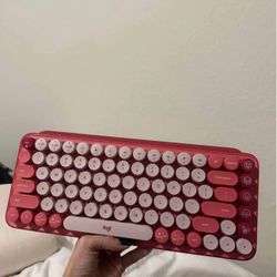 Wireless keyboard with changing keypods 