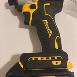 DE WALT 20V IMPACTO XR BRUSHLESS 