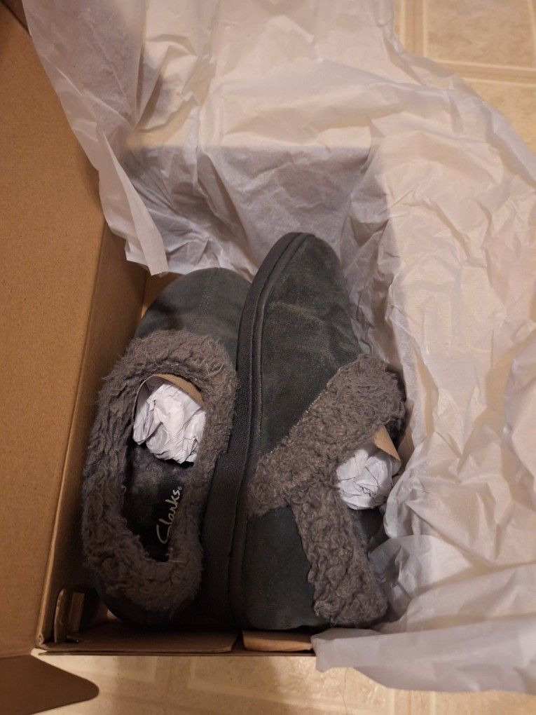 Clarks Genuine Leather and Fur Slippers Size 8