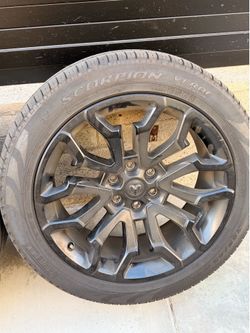 Pirelli 285/45/22