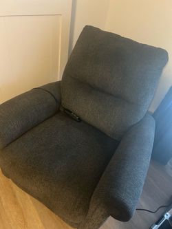 Power lift recliner