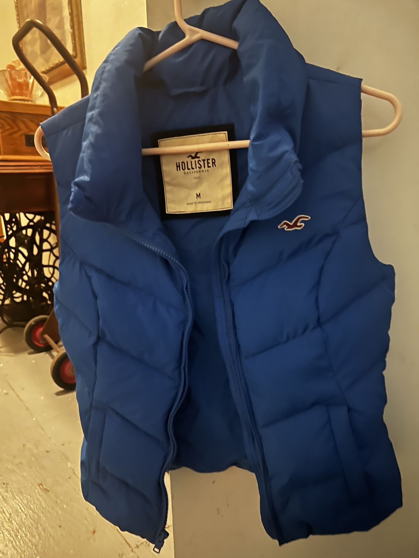 Holister Vest Medium