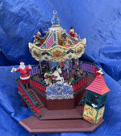 Guc Maisto Santa's Carousel Park" Animated Lighted Musical Carousel