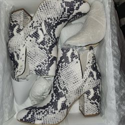 Heels Handbags  Backpacks And Sweater