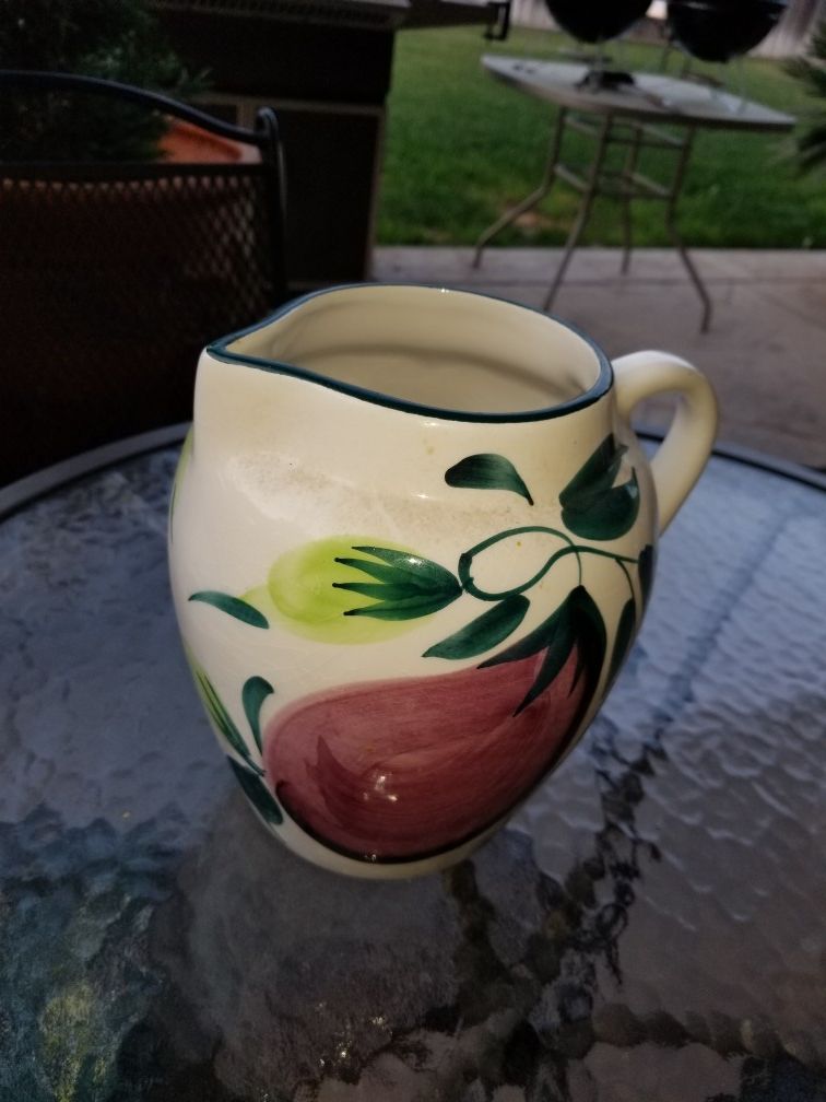 Water pitcher