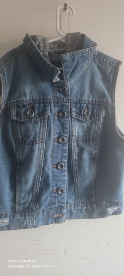 Boys sweater size Medium