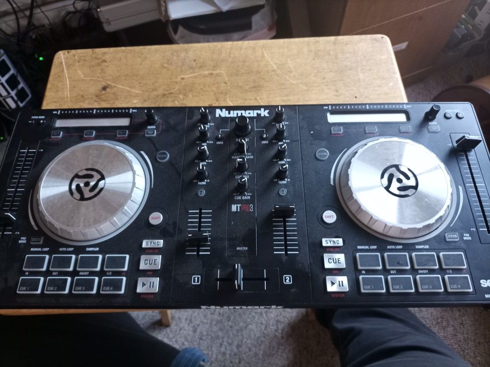 Numark Mixing Board