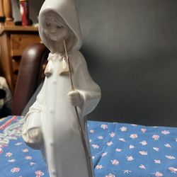 LLADRO SHEPHEHERDESS With Basket And Stick