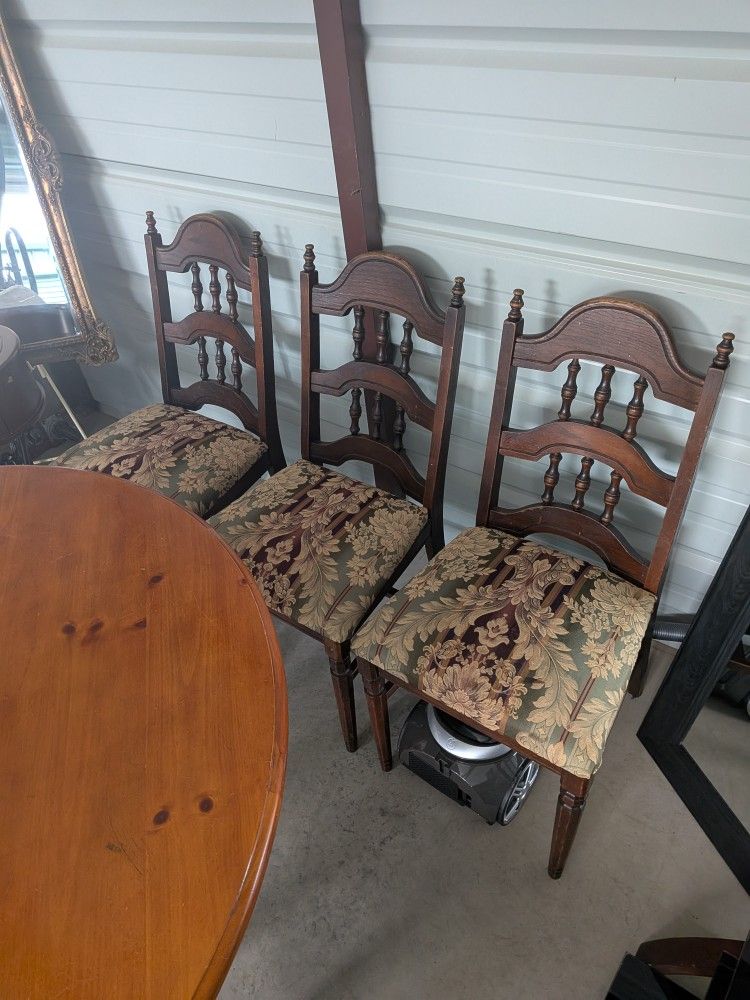 Vintage Wooden Dining Chairs – Upholstered Seats – Classic Spindle