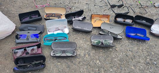 Various prescription glasses(oakley,ray ban,jessica mcclintlock,and more.)
