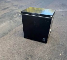 Deep chest freezer I offer delivery