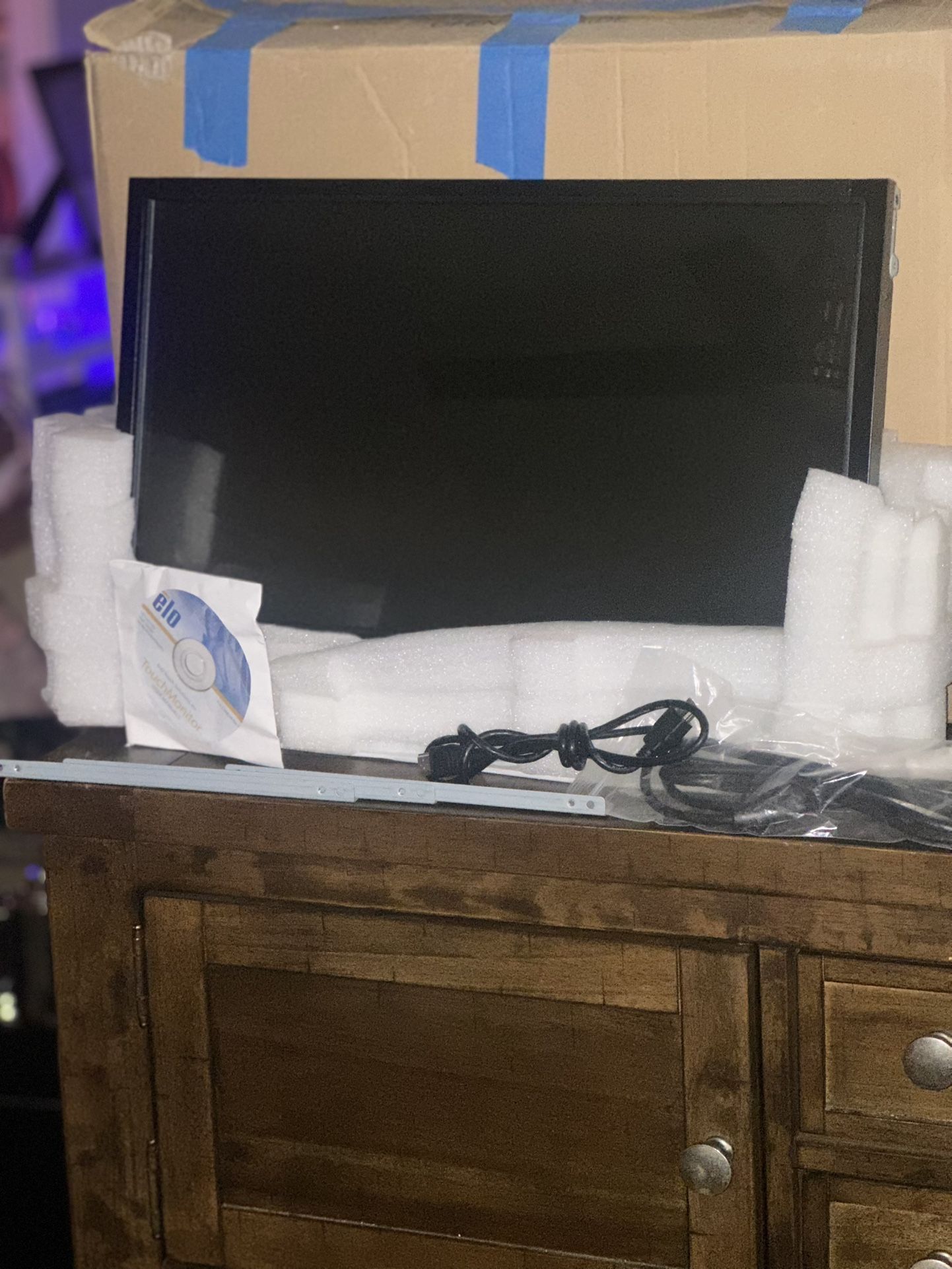 Elo ET2243L-8UWA-0-D-NOB- G, 22" LCD Touchscreen Monitor