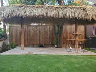Oval Palapa w Table