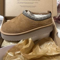 Koolaburra by UGG. Women's slipper