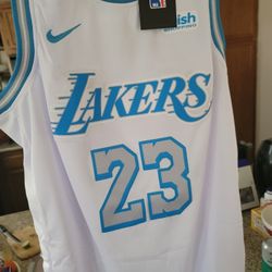 LEBRON JAMES LAKERS JERSEY NWT