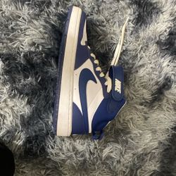 Nike Court Borough Mid 2 