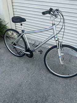 Mens Large - Raleigh Hybrid bike 21 Speed , Comfort bike  - clean smooth ride