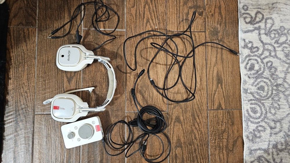 Gaming Peripherals. Elgato / Razer / Corsair